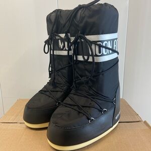 BUSINESS CLOSING SALE - Moon Boot Icon Nylon Boot ‘Black’ - Sz 39/41